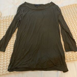 Thin long sleeve green shirt